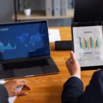 Business Intelligence vs Business Analytics comparison showing differences in reporting, data analysis, and decision-making