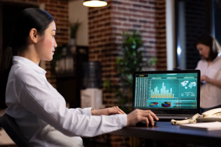 Data Analyst Career Path – Salaries, Skills and Career Roadmap 